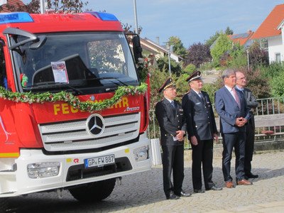 Neues Feuerwehrfahrzeug in Wäschenbeuren eingeweiht