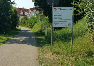 Hinweisschilder am Stauferlandradweg erneuert
