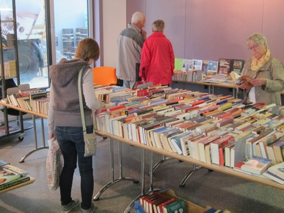 Bücherflohmarkt als beliebtes „trockenes Plätzchen“
